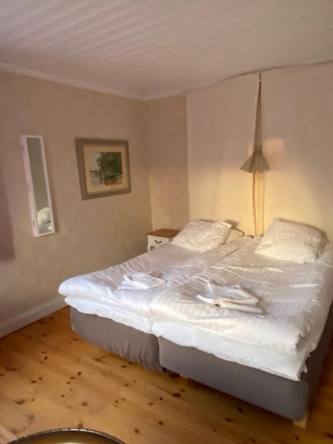 Spjutsbygds Gards Bed And Breakfast Rodeby Exterior photo